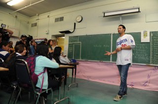 Andre Ethier at with 6th grade class at Nightingale Middle School LA dodgers LAUSD