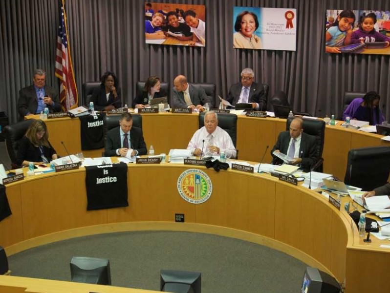 after-year-of-ipads-only-laptops-are-making-lausd-debut-la-school-report