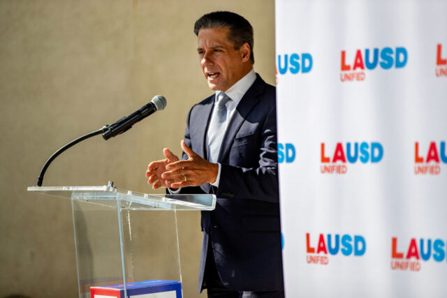 A news photo of Alberto Carvalho speaking at an event